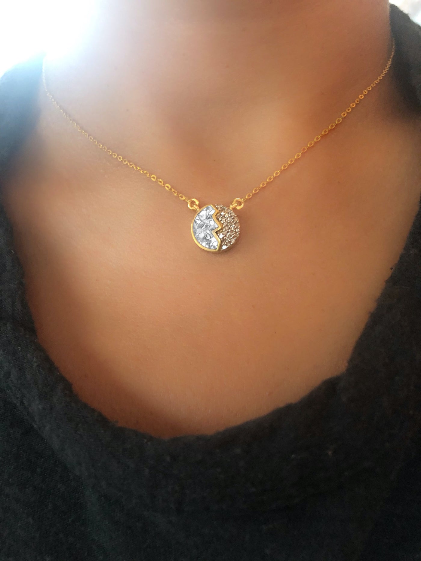 Raina Pendant YGS CH